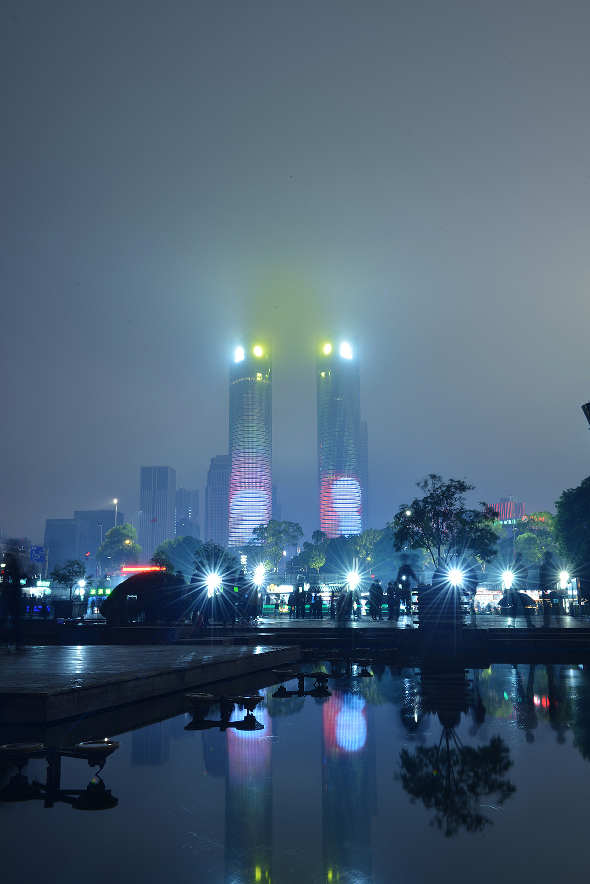 南昌之夜，流光溢彩下的現(xiàn)代詩(shī)篇